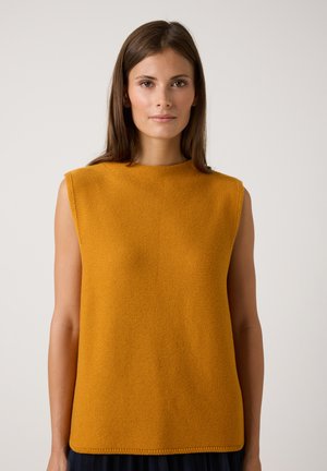 Sennefgelb ärmelloses Top mit einem strukturierten Strickdesign. Hat einen hohen Halsausschnitt und einen geraden Schnitt, der auf Hüfthöhe endet.