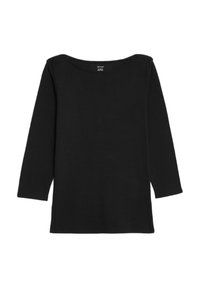 Svart långärmad topp med vid halsringning. Tillverkad av mjukt tyg, med en enkel design utan mönster eller dekorationer.