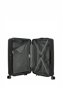 Zwarte koffer met een harde schaal, geopend om een grijze binnenkant te onthullen met een gaasvak, elastische banden en een organisatiepaneel.