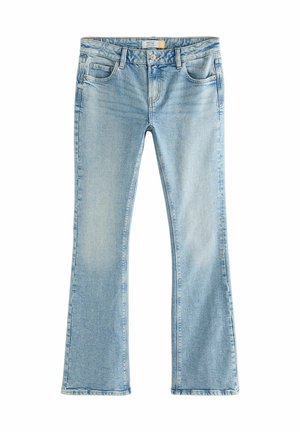 Vaaleansiniset leveälahkeiset farkut, jotka on valmistettu denim-kankaasta. Niissä on etutaskut, napillinen vetskari ja hienovarainen haalistuminen tekstuurin tuomiseksi. Siistit helmat ja klassinen muotoilu.