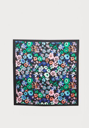 Foulard noir carré avec un motif floral vibrant dans des tons de rose, bleu, vert et blanc ; texture lisse avec une bordure noire unie.