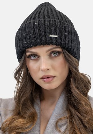 Berretto di lana nero a maglia con punta, caratterizzato da una texture a coste e paillettes sparse. Include un piccolo etichetta metallica del brand.