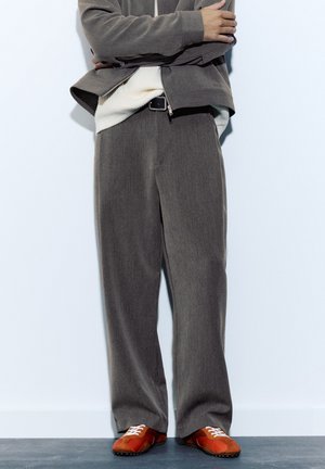 PULL&BEAR, TAILORED FIT STRAIGHT-LEG - TROUSERS - Housut - dark grey