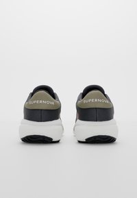 adidas Performance SUPERNOVA 3 GTX - Katujuoksukengät - core black/olive strata/wonder clay
