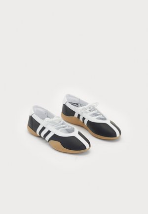 adidas Originals TAEKWONDO MEI BALLET - Ballerine con cinturino - core black/cloud white/gum