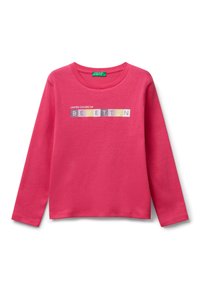 Rosa langärmliges T-Shirt aus Baumwolle. Mit Rundhalsausschnitt und einem grafischen Druck von "United Colors of Benetton" in verschiedenen Farben.
