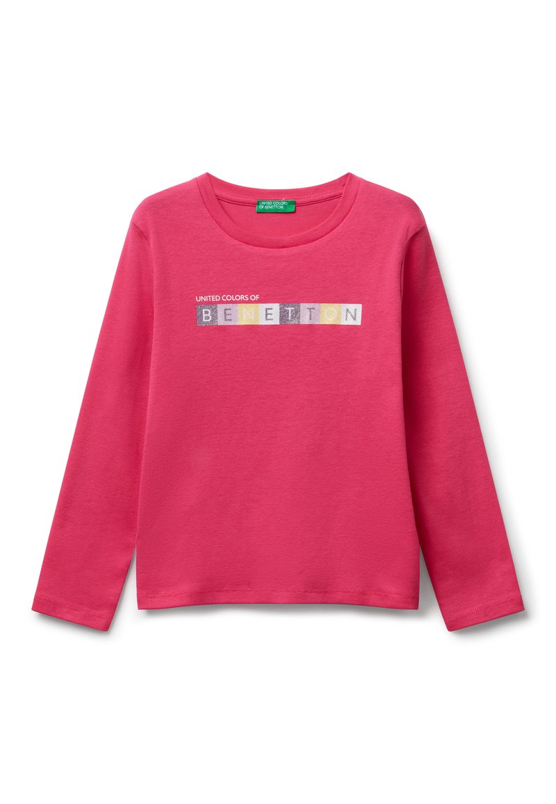 Rosa langärmliges T-Shirt aus Baumwolle. Mit Rundhalsausschnitt und einem grafischen Druck von "United Colors of Benetton" in verschiedenen Farben.