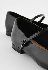 Next WIDE FIT FOREVER COMFORT MARY JANE - Balerínky s remienkom okolo členku - black