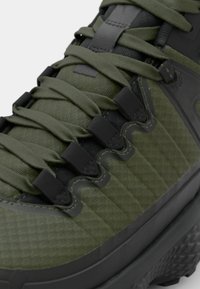 Columbia ESCAPE THRIVE TITANIUM MID - Hikingschuh - nori/black