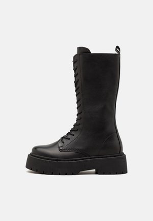 BOSANOVA Stivaletti militari con dettagli in pizzo e suola dentata. Chiusura con zip, Nero , 41 EU BOSANOVA Stivaletti militari con dettagli in pizzo e suola dentata. Chiusura con zip, Nero , 41 EU