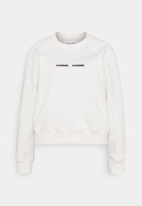 Sudadera de algodón blanca con cuello redondo, puños y dobladillo acanalados. Logo bordado "SAMØE SAMØE" en negro en el pecho.