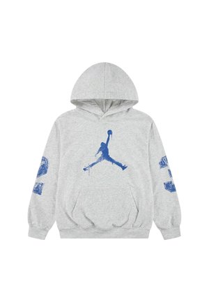 Haut à capuche gris clair avec une silhouette bleue d'un joueur de basket-ball en train de sauter sur le devant et des graphiques numériques bleus sur les deux manches.