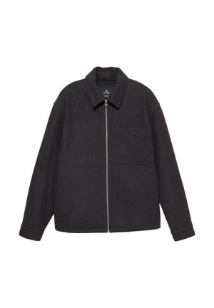 Tamno sivi zip-up jakna od mekanog materijala, s oštrom kragnom i jednim džepom na grudima. Opusti kroj s dugim rukavima.