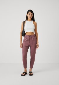 ONLY Petite ONLPOPTRASH EASY - Bukse - rose brown
