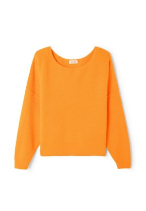 Jasně oranžový svetr s kulatým výstřihem, dlouhými rukávy a volným střihem. Vyrobený z měkké, texturované látky. Bez viditelných vzorů nebo akcentů.