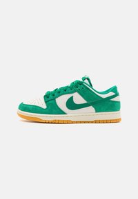 Nike Sportswear DUNK LOW SE TRK3 - Αθλητικά παπούτσια - phantom/malachite/light brown/coconut milk