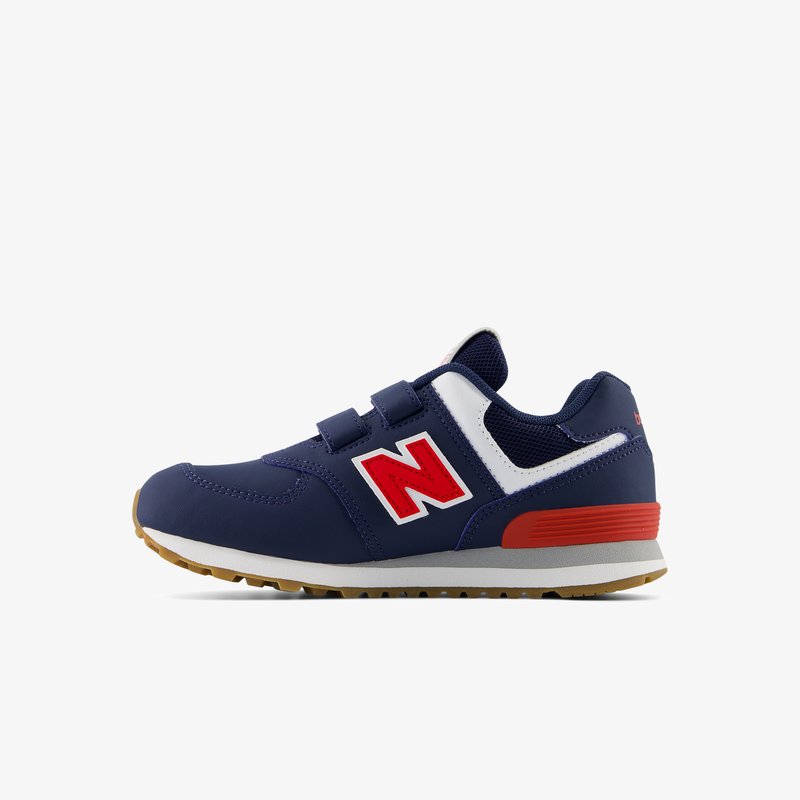 Scarpe sportive blu navy con accenti rossi, pannelli in rete bianca e cinturini a strappo. Caratterizzate da una suola in gomma testurizzata.