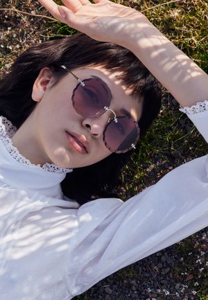 ROSIE RIMLESS ROUNDED METAL SUNGLASSES - Lunettes de soleil - gold-coloured/pink
