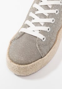 CAFèNOIR Espadrillas - metallic grey
