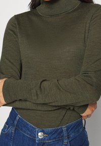 GAP Stickad tröja - olive