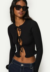 Bershka TIED WITH RUFFLES - Vesta na kopčanje - black