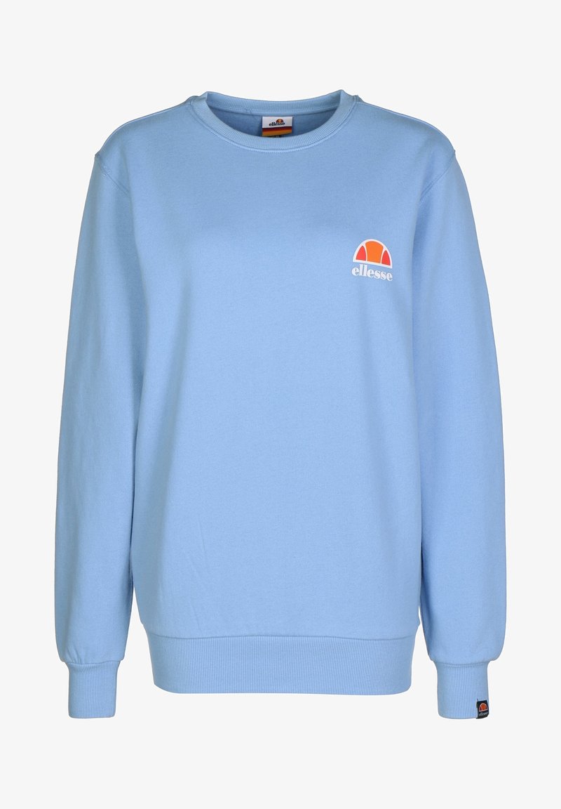 Sweat-shirt à manches longues bleu clair avec col rond et petit logo ellesse orange et blanc sur le côté gauche de la poitrine et le poignet.