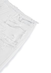 Twist REGULAR FIT DISTRESSED EFFECT  - Džínové kraťasy - white