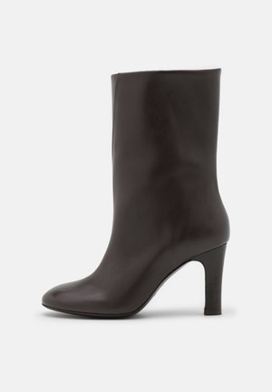 High Heel Stiefel - brown