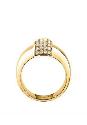 Anello d'oro con una fascia larga che presenta tre file di piccoli pietre bianche rotonde nella parte superiore.