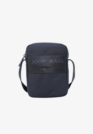 Borsa a tracolla in tessuto blu navy con finitura testurizzata e una toppa frontale con il logo in rilievo "JOOP! JEANS". Tracolla regolabile.