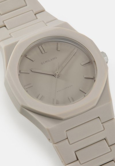 Graue Polycarbonatuhr mit einem achteckigen Gehäuse, minimalistischem Zifferblatt und rechteckigem Gliederarmband. Verfügt über einfache Stundenmarkierungen und Zeiger.