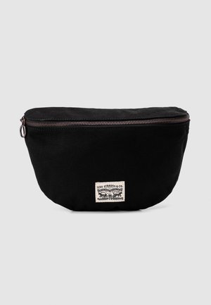 Czarna materiałowa saszetka na pasek z zamkiem błyskawicznym u góry i małą naszywką z logo Levi Strauss & Co. na środku z przodu.