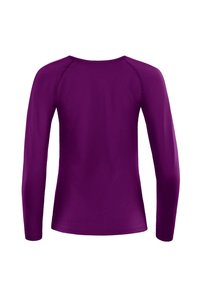 Majica dugih rukava u jednobojnoj ljubičastoj tkanini. Ima okrugli izrez i raglan rukave, s glatkom teksturom i prilagođenim dizajnom.