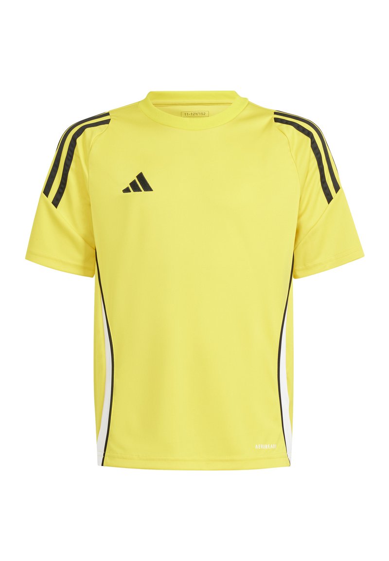 Geel sport T-shirt met zwarte accenten, voorzien van korte mouwen, een ronde hals, en drie zwarte strepen op de schouders.