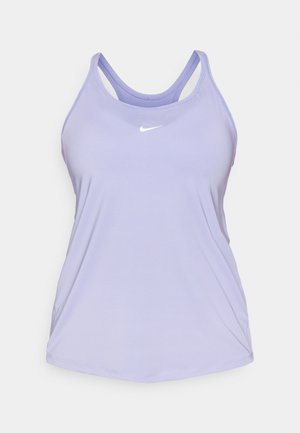 Top de treino Nike lilás claro com um design justo, apresentando alças finas e um pequeno logótipo branco centrado no peito. Textura de tecido suave.