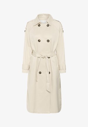 Beige trenchcoat van gladde stof. Heeft een dubbelzijdige voorkant, grote knopen, een riem in de taille en lange mouwen met knoopmanchetten.