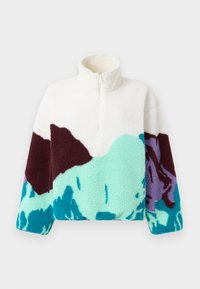 Pullover in pile con mezza zip, caratterizzato da una base bianca con motivi di montagna multicolori in teal, viola e bordeaux. Superficie testurizzata.