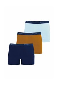 Trois paires de boxers : bleu marine, jaune moutarde et bleu clair. Chaque paire présente une ceinture bleue avec le logo "Eminence". Tissu lisse, design ajusté.