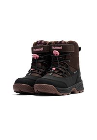 Brune og sorte isolerede støvler med pink accenter og snefnugsmønster, der har en tekstureret sål og justerbare snørebånd for en sikker pasform.