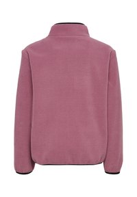 Fleecejacka i mjuk rosa, med hög krage och svarta accenter vid ärmsluten och nederkant; texturerad, avslappnad passform utan synliga knäppningar.