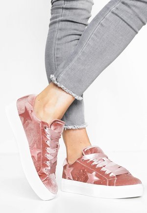 Trainers - light pink
