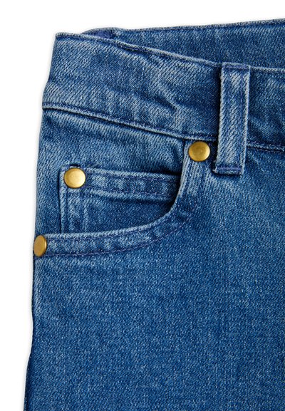 Denim teksad välisilme on sinine, sobiv talje kõrgus ja nähtavad kuldsete nuppude detailid tasku peal. Samuti on väike esitasapind.