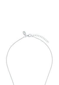 Collana in argento con un design delicato e minimalista, dotata di chiusura a molla e catena di estensione regolabile per personalizzare la lunghezza.