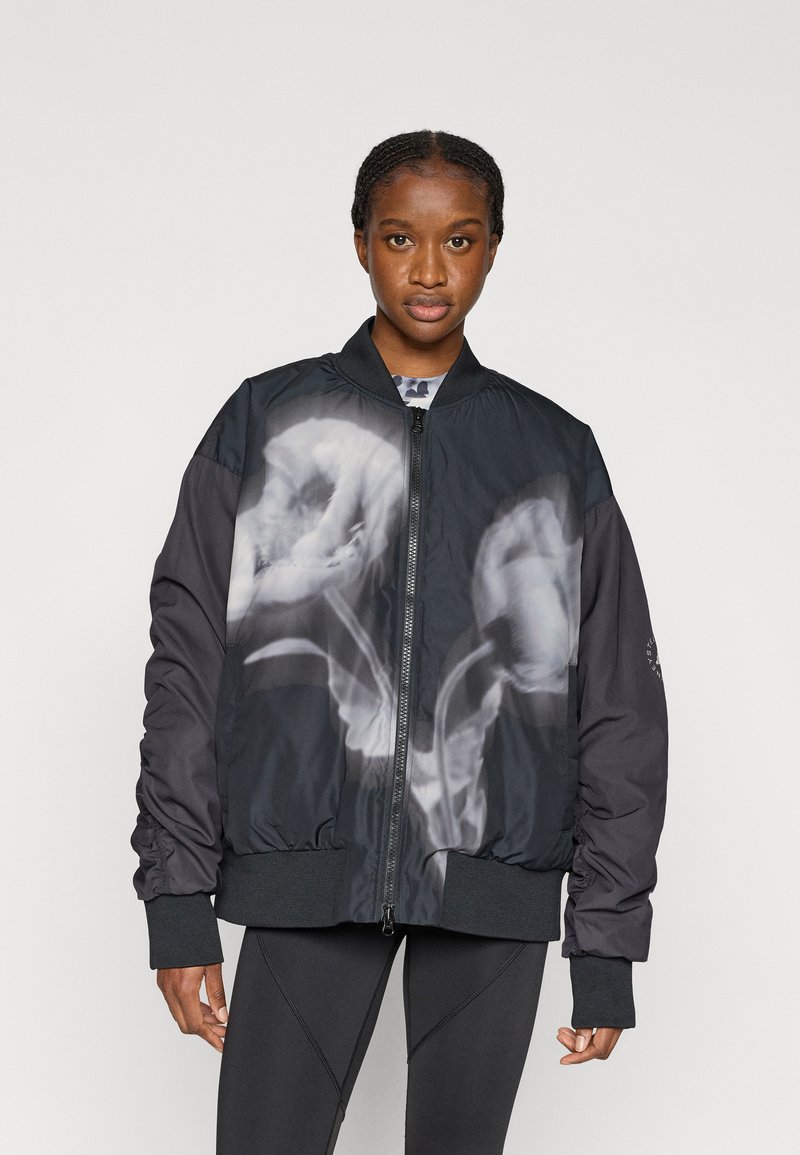 Μπουφάν bomber με σκούρο ύφασμα και μεγάλο λουλουδάτο σχέδιο στο μπροστινό μέρος, ριμπ μανσέτες και φερμουάρ στο μπροστινό μέρος.