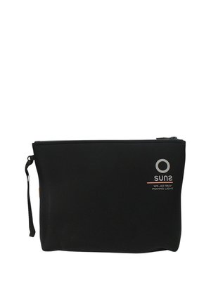 Bustina nera con zip e cinturino da polso, con logo "SUNS" e scritta "WE_AR 360° MOVING LIGHT" in bianco e arancione sul davanti.