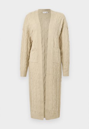 Beige cardigan met kabelbreipatroon, open voorkant, lange mouwen en twee voorzakken. Zachte textuur en middellange stijl.