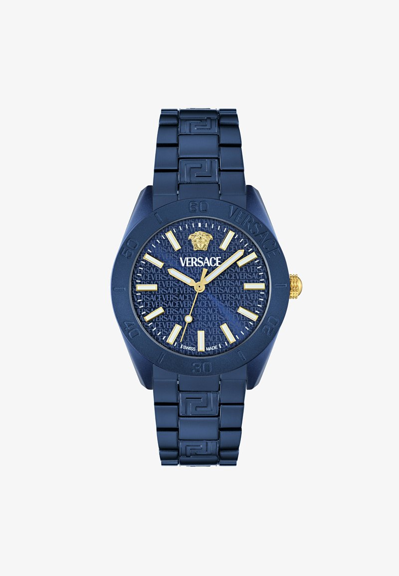 Tumedane sinine Versace kell tekstureeritud ketta ja kuldsete aktsentide, tunni markerite ning kreeka võtmepärlitega mustriga käevõruga.