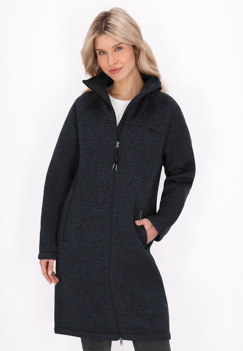 Cappotto lungo in tessuto di un blu scuro, con colletto alto, zip completa, tasche laterali e una silhouette rilassata. Adatto per l'abbigliamento casual.
