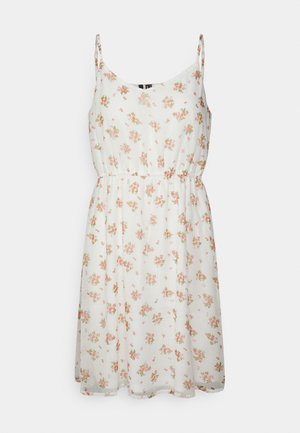 Weißes ärmelloses knielanges Kleid mit dünnen Trägern und rosa-grünem Blumenmuster, geraffter Taille und fließendem Rock.