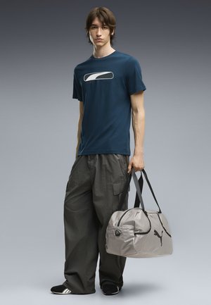 Puma, PUMA SPORT LOGO PLAY T-SHIRT - T-shirts print - midnight petrol